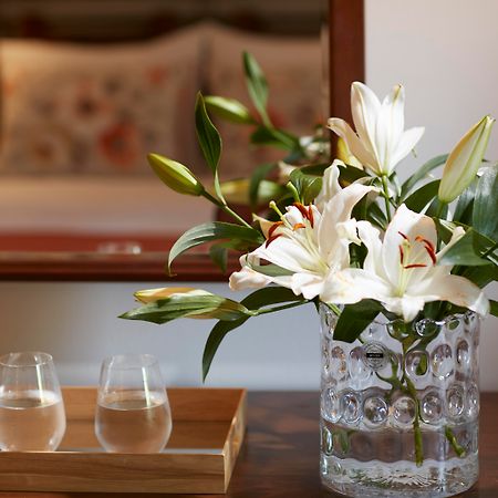 Simantro Resort 撒尼海滩 外观 照片 A vase of flowers