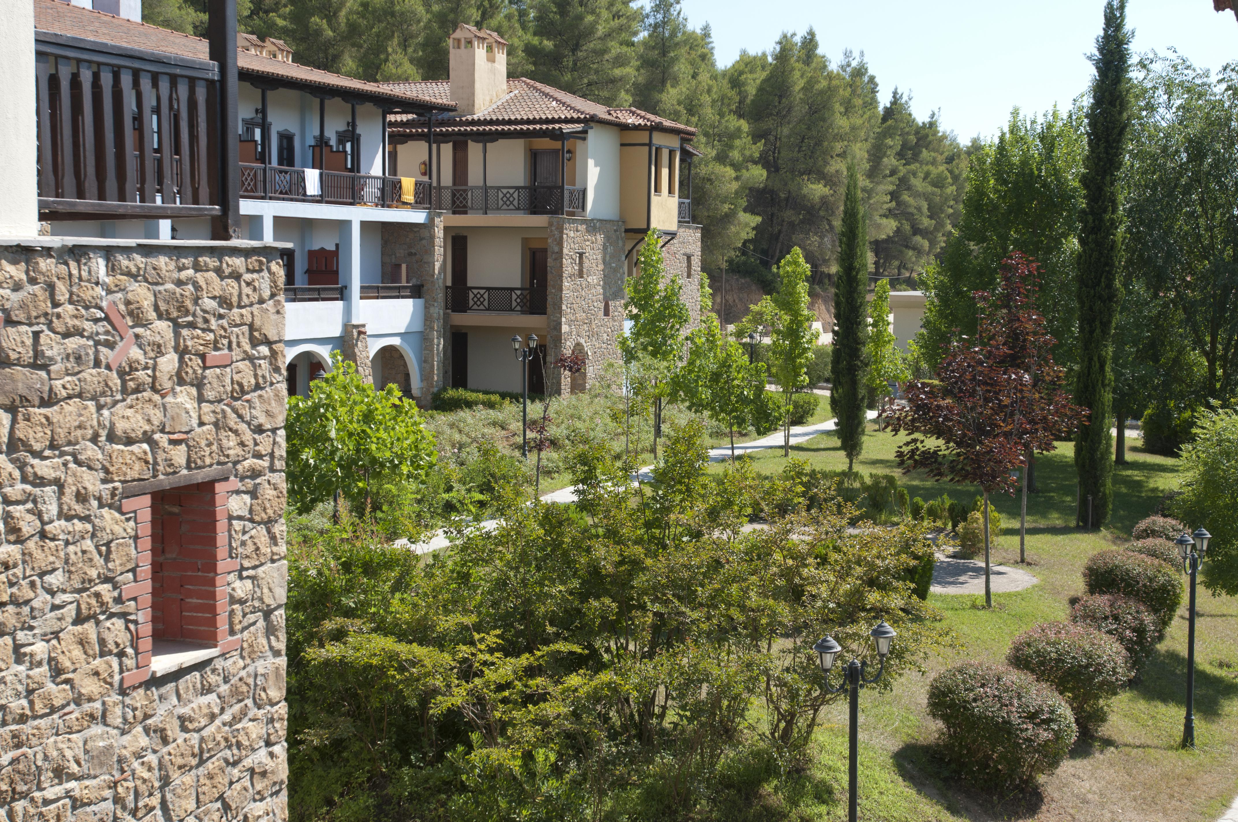 Simantro Resort 撒尼海滩 外观 照片 The campus of the University of Patras
