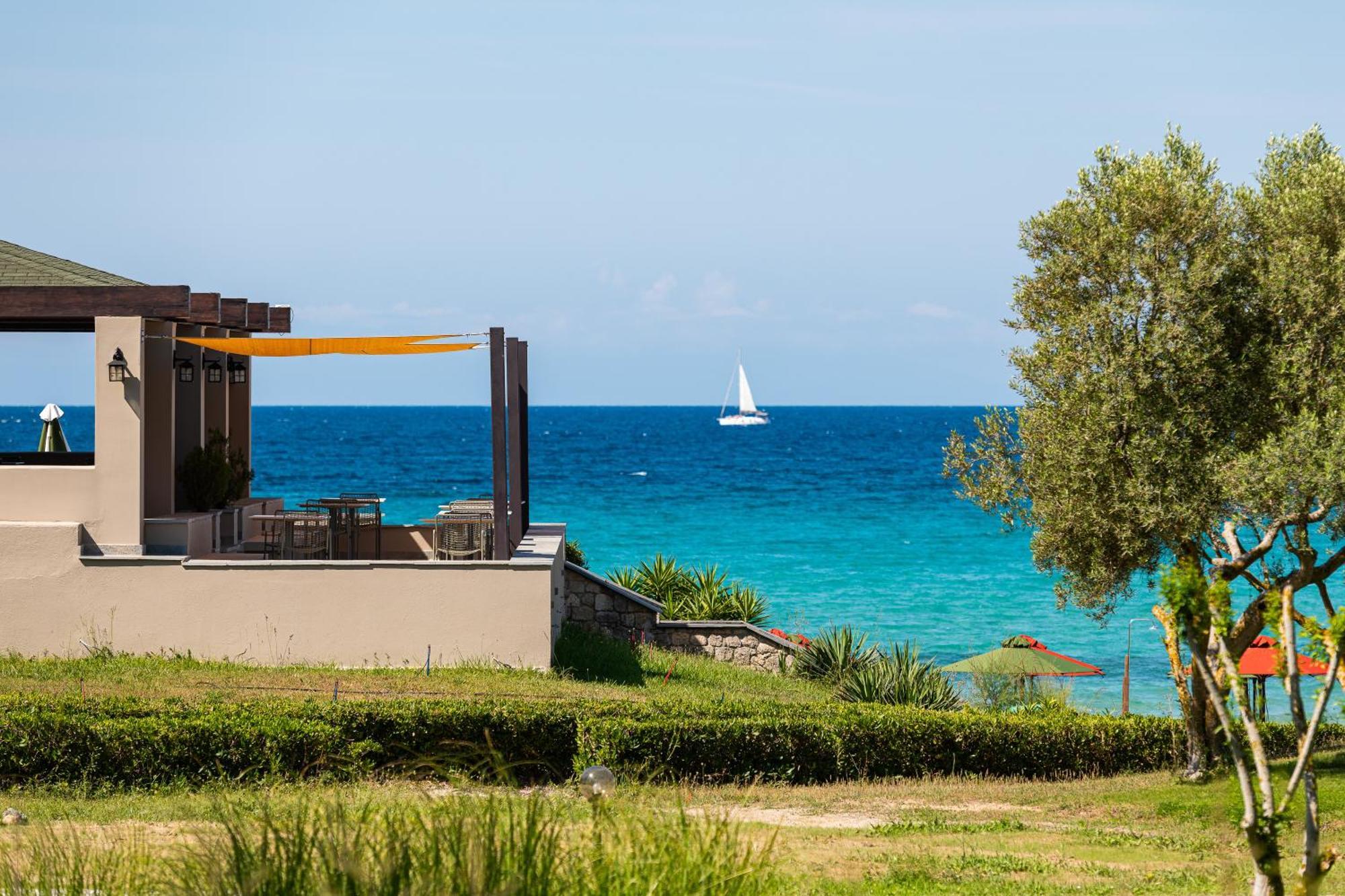 Simantro Resort 撒尼海滩 外观 照片 View of the sea from the hotel